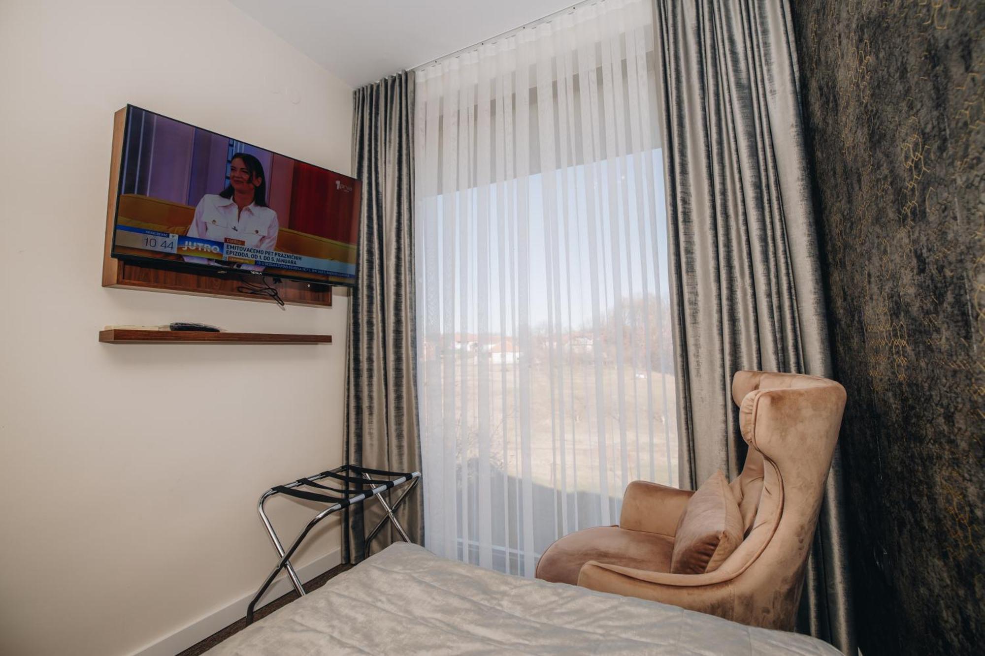 Garni Hotel Radovic Kragujevac Buitenkant foto