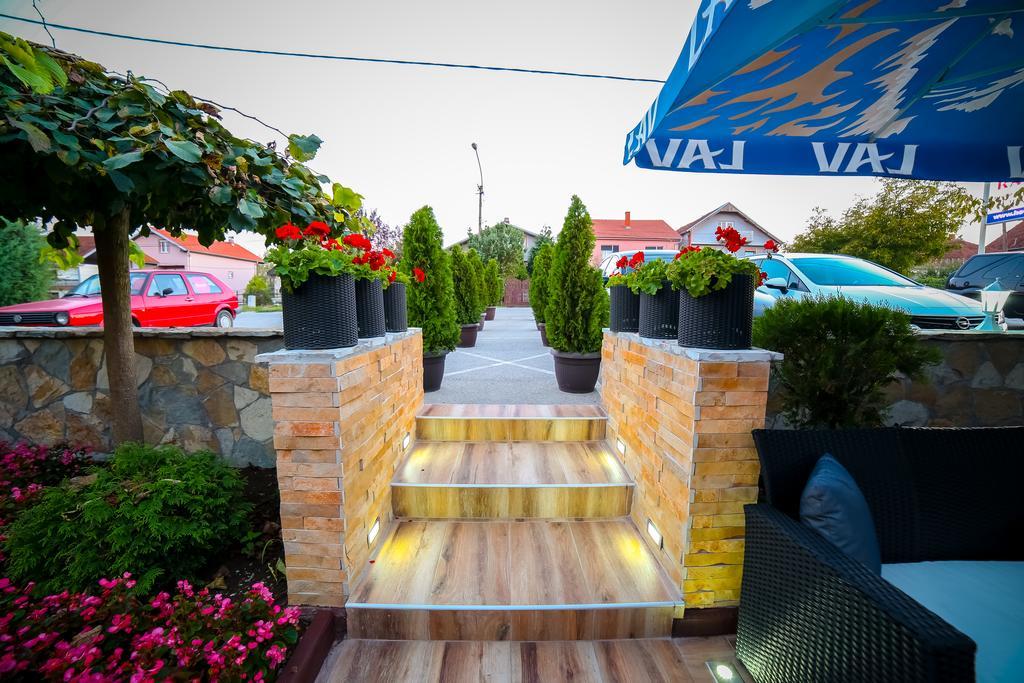 Garni Hotel Radovic Kragujevac Buitenkant foto