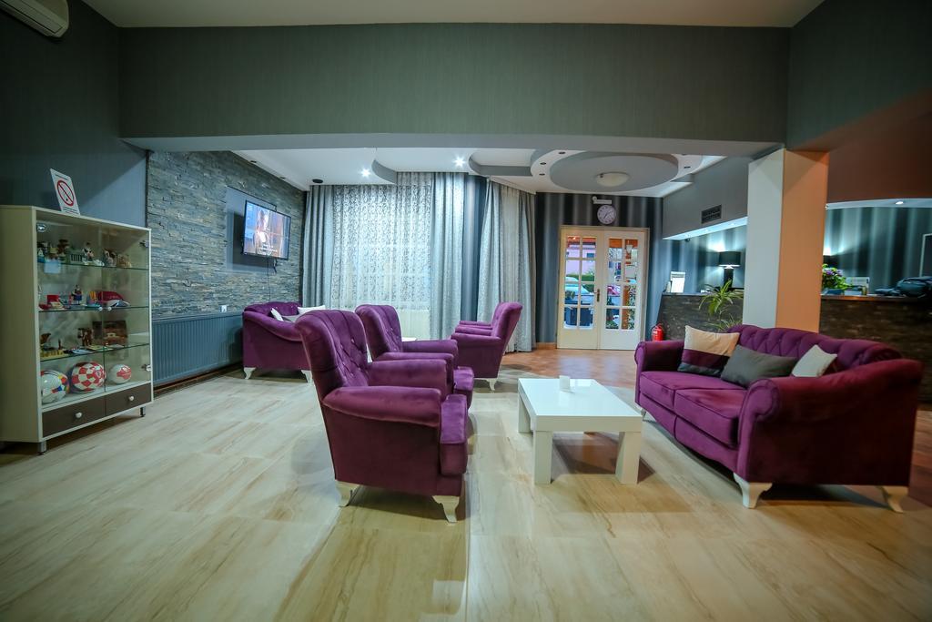 Garni Hotel Radovic Kragujevac Buitenkant foto